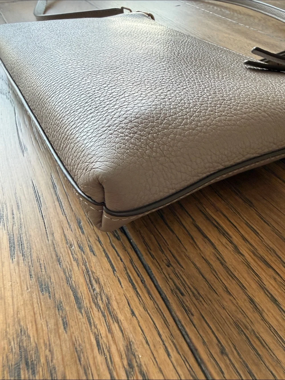 Tory Burch compact pebbled